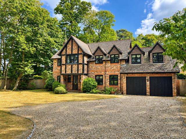 6 bedroom detached house for sale