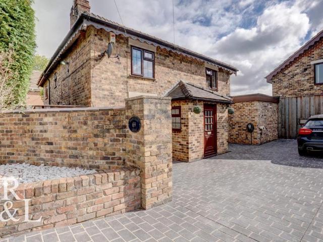 6 bedroom detached house for sale