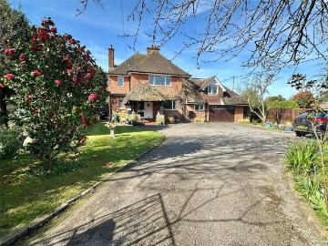 6 bedroom detached house for sale