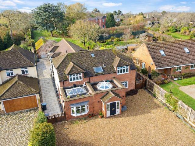 6 bedroom detached house for sale