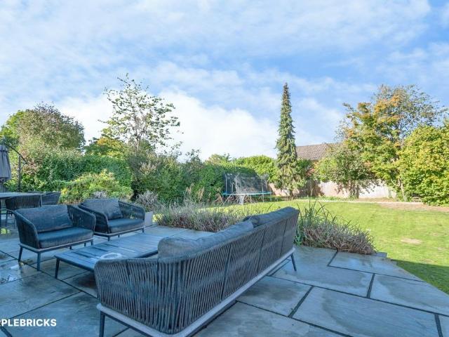 6 bedroom detached house for sale