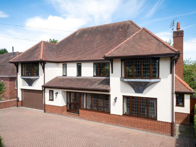 6 bedroom detached house for sale