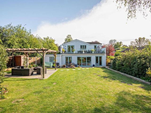 6 bedroom detached house for sale