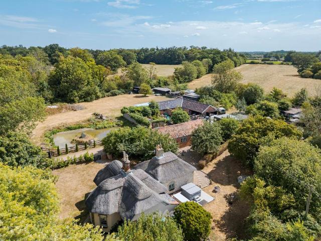 6 bedroom detached house for sale
