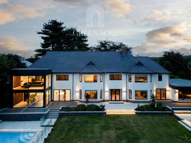 6 bedroom detached house for sale