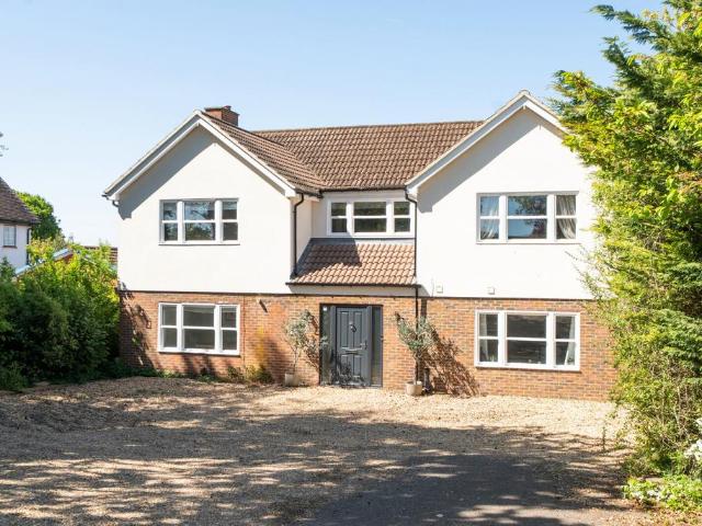 6 bedroom detached house for sale