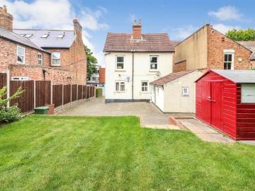 6 bedroom detached house for sale