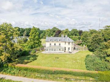 6 bedroom detached house for sale