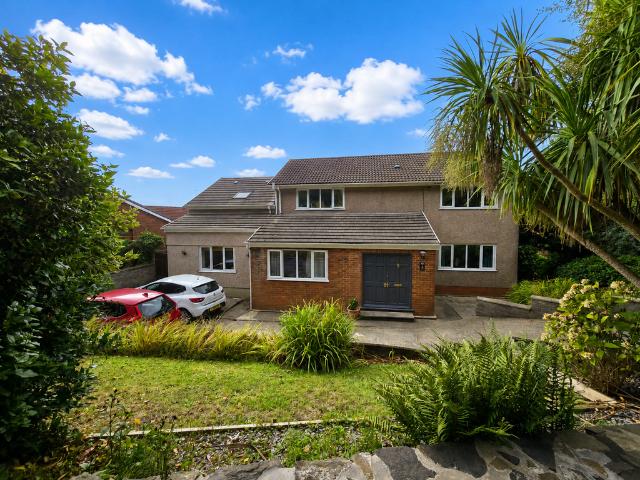 6 bedroom detached house for sale