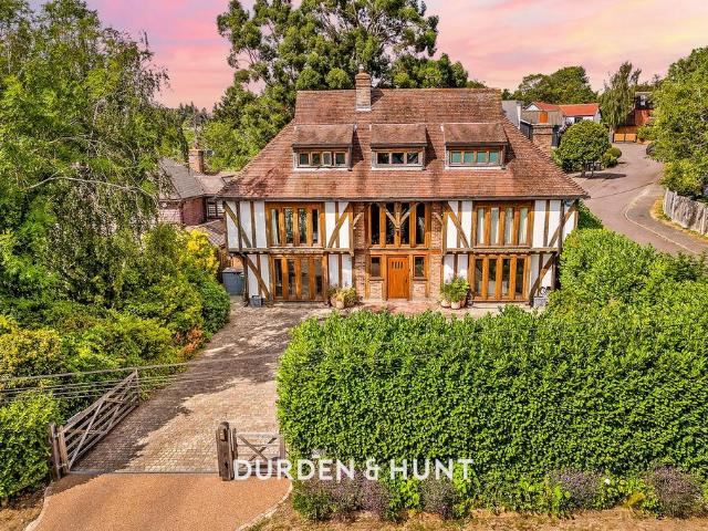 6 bedroom detached house for sale