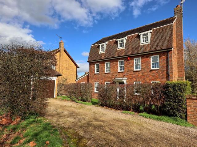 6 bedroom detached house for sale