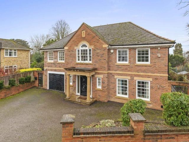 6 bedroom detached house for sale
