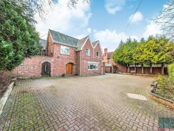 6 bedroom detached house for sale
