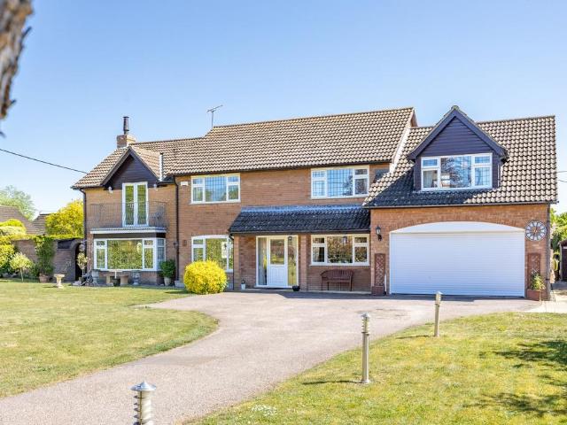 6 bedroom detached house for sale