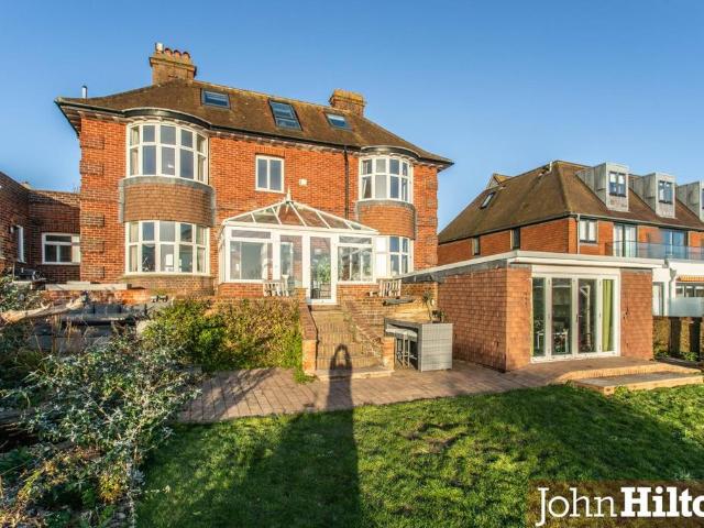 6 bedroom detached house for sale