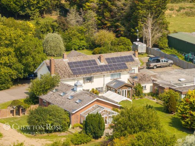 6 bedroom detached house for sale