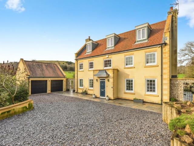 6 bedroom detached house for sale