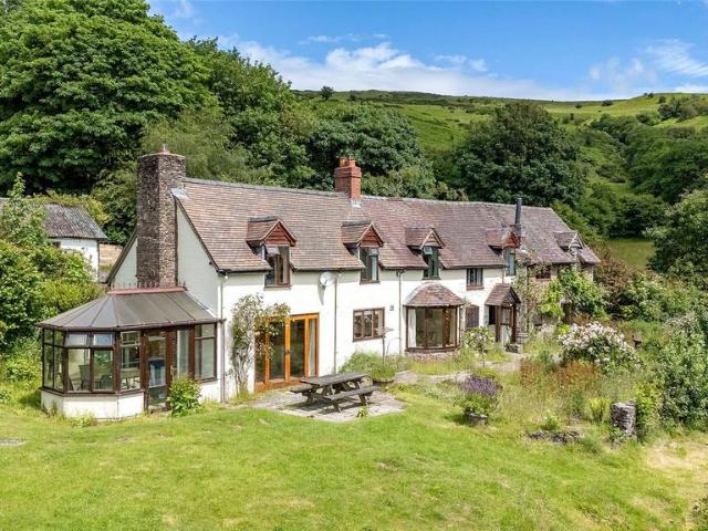 6 bedroom detached house for sale