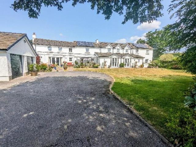 6 bedroom detached house for sale