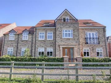 6 bedroom detached house for sale