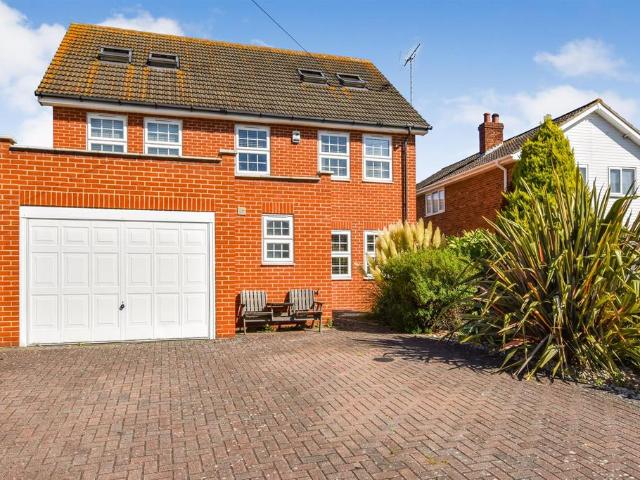 6 bedroom detached house for sale