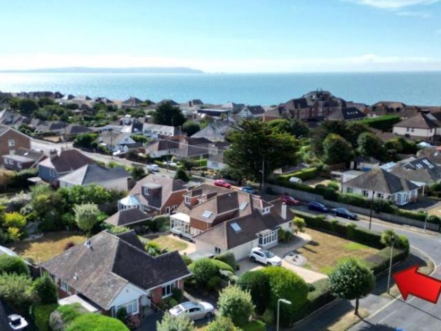 6 bedroom detached house for sale