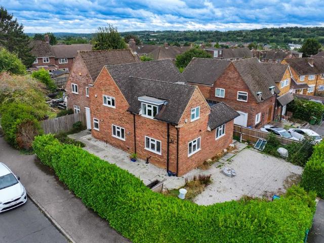 6 bedroom detached house for sale