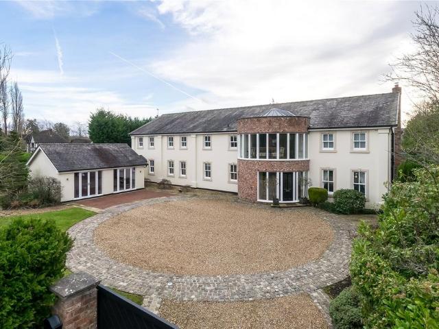 6 bedroom detached house for sale