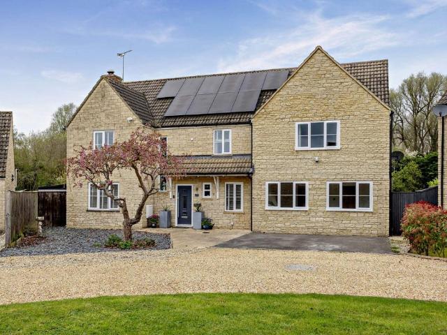 6 bedroom detached house for sale