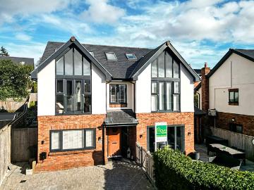 6 bedroom detached house for sale