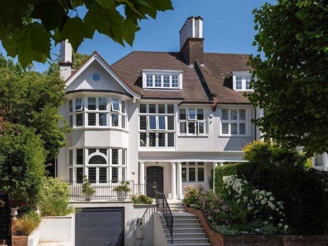 6 bedroom detached house for sale