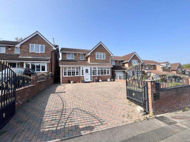 6 bedroom detached house for sale
