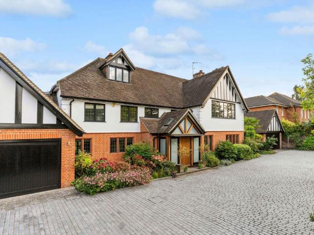 6 bedroom detached house for sale