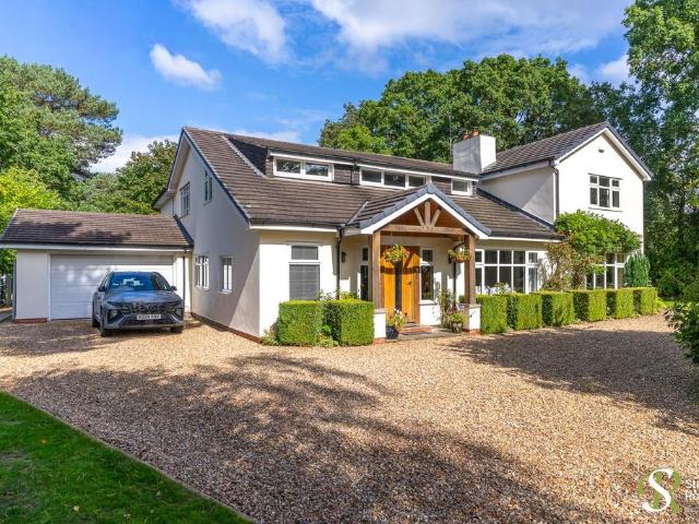 6 bedroom detached house for sale