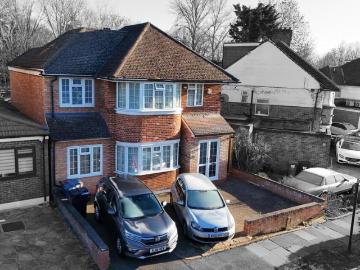 6 bedroom detached house for sale