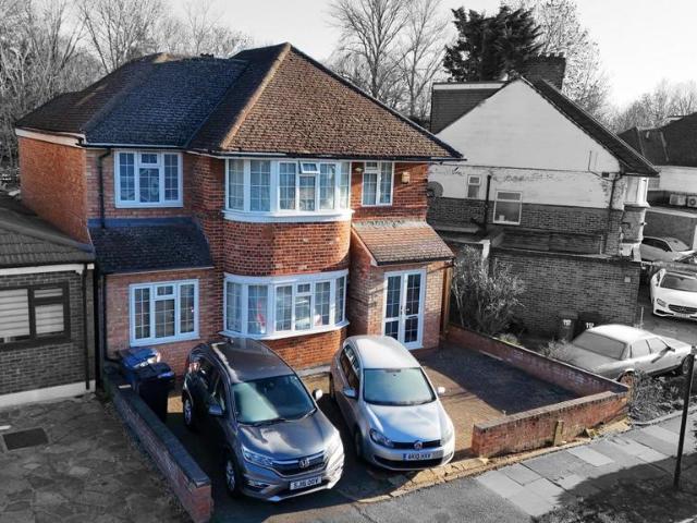 6 bedroom detached house for sale