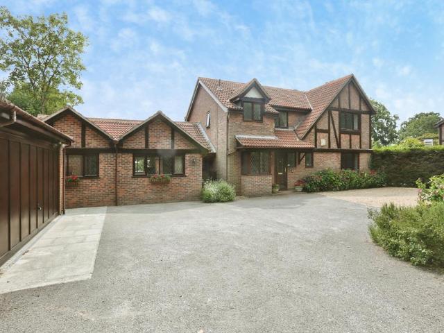 6 bedroom detached house for sale