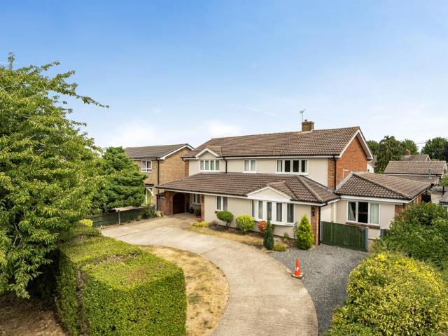6 bedroom detached house for sale