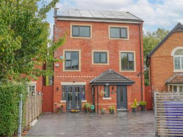 6 bedroom detached house for sale