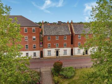 6 bedroom detached house for sale