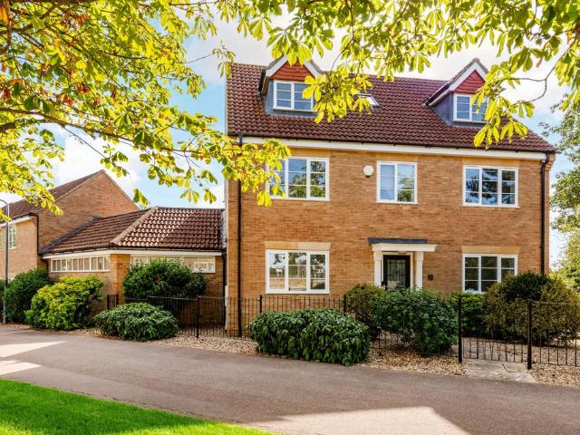 6 bedroom detached house for sale