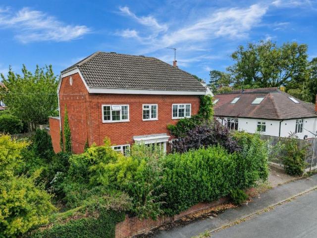 6 bedroom detached house for sale