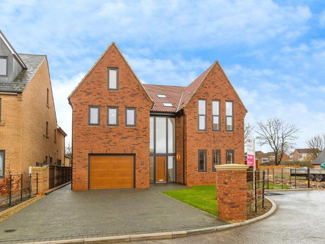 6 bedroom detached house for sale