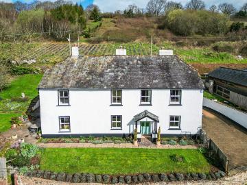 6 bedroom detached house for sale