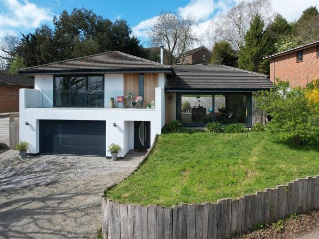6 bedroom detached house for sale