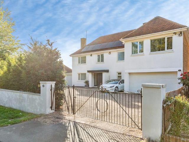 6 bedroom detached house for sale