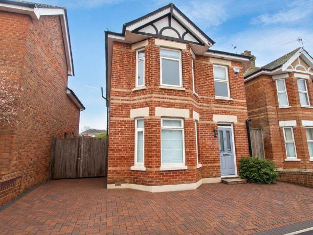 6 bedroom detached house for sale