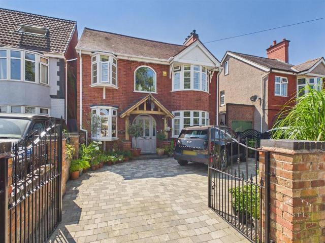 6 bedroom detached house for sale