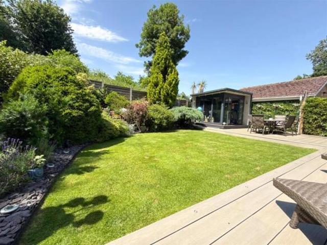 6 bedroom detached house for sale in Northwood Drive, Wadsley Park Village, S6