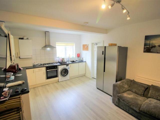 6 bedroom Detached house To Let
